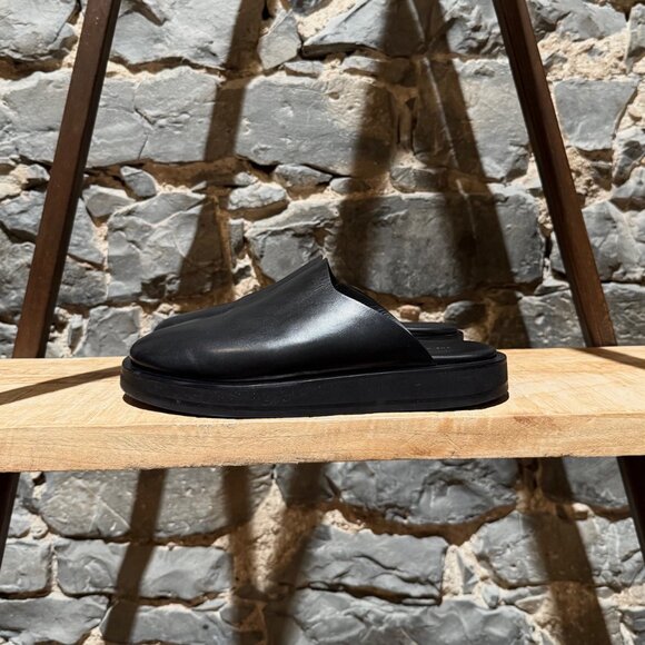 The Row Black Leather Sabot Slip-on Mules - Picture 5 of 10